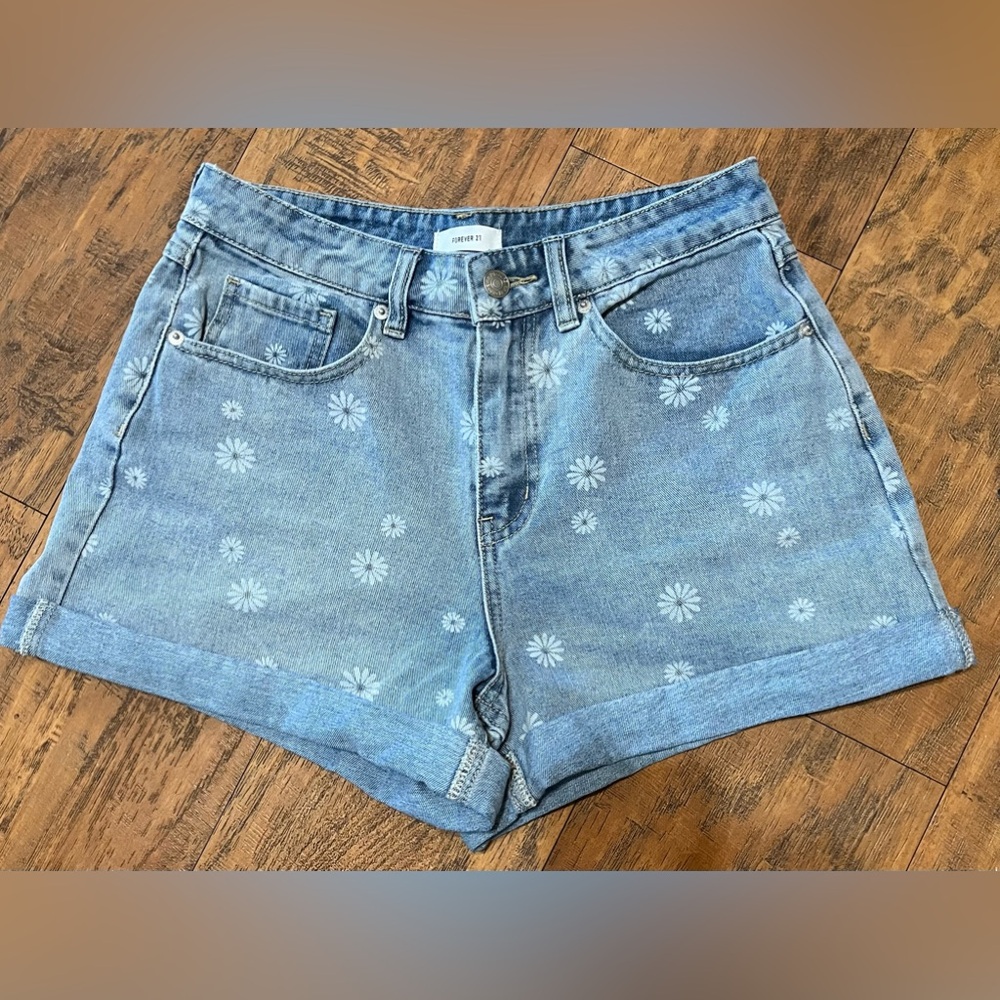 Forever 21 denim cuffed shorts w/light daisy pattern all over, pockets,sz 28